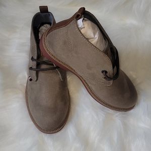 Kids faux suede Tommy Hilfiger chukka size 11